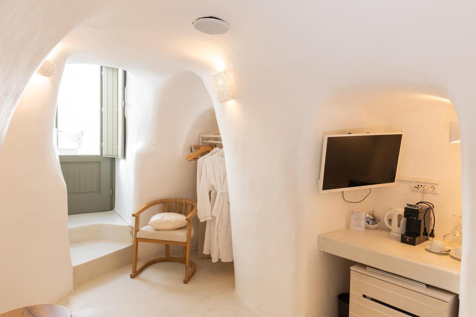 Aperto Suites - Adults Only Тира Экстерьер фото